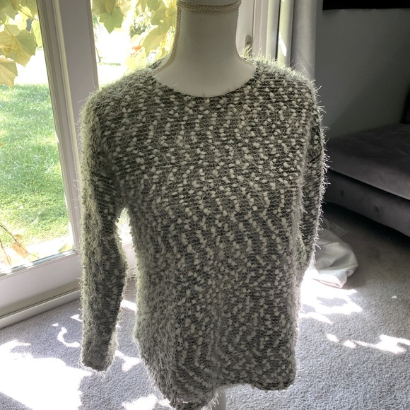 Two by Vince Camuto Sweaters - Tow By Vince Camuto sweater